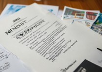 大学录取通知书里有什么？除了通知书还有什么？